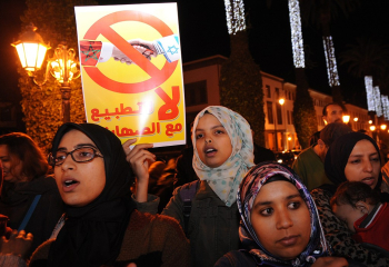 مغاربة يطالبون بتجريم التطبيع مع "إسرائيل"
