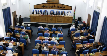 Les députés de Cisjordanie accueillent la dissolution du «Comité Administratif» et exigent l’activation du Conseil législatif
