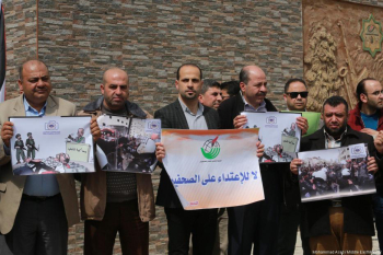 Palestinian journalists protest against PA crackdown