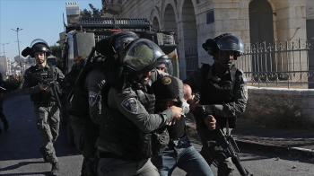 İsrail Güvenlik Güçleri, Batı Şeria’da 11 Filistinliyi Gözaltına Aldı