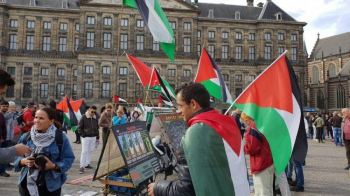 نشطاء هولنديون ينظمون فعالية تضامنية مع الشعب الفلسطيني