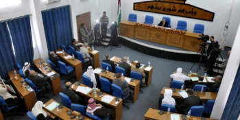 التشريعي يصادق على تعيين "المدهون" نائبًا عامًا للسلطة الفلسطينية