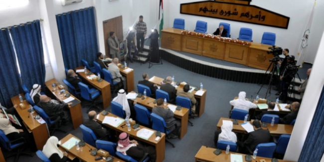 التشريعي يصادق على تعيين "المدهون" نائبًا عامًا للسلطة الفلسطينية