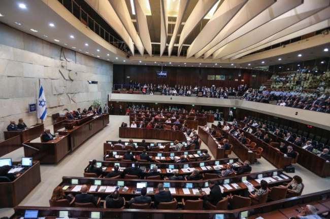 إقرار قانون لشطب مرشحين للكنيست تضيقا على النواب العرب