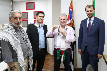 Una delegación de la Liga discute con el diputado Tatto el apoyo a la causa palestina en el Parlamento brasileño