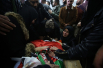 "Israël" assassine 2 Palestiniens après que des colons aient pris d’assaut la mosquée Al-Khadra