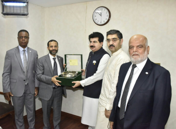 Une délégation de la "Ligue des parlementaires pour Al-Qods" rend visite au président du Sénat du Pakistan