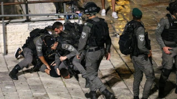 İsrail Güvenlik Güçleri Doğu Kudüs’te 50’den Fazla Kişiyi Gözaltına Aldı