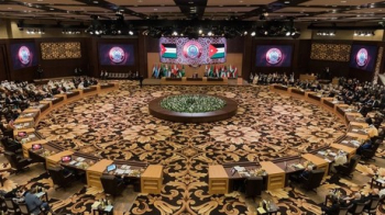 The Arab League calls on the international community to assume its responsibility to end the occupation