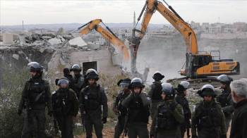 İsrail Ordusu, İşgal Altındaki Batı Şeria’da Filistinlilere Ait 4 Evi Yıkmak Üzere Baskın Yaptı