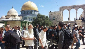 Settlers Break Into al Aqsa Mosque and perform rituals in its eastern yards