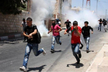 الاحتلال يطلق النار على طفل مكبل اليدين ويصيبه بجروح خطيرة جنوب القدس