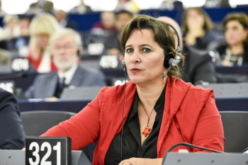 برلمانيون لأجل القدس تدين منع الاحتلال النائب في البرلمان الأوروبي آنا ميراندا من دخول الأراضي الفلسطينية
