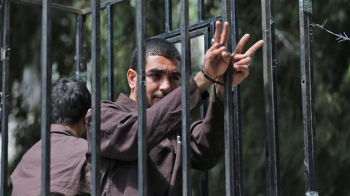Palestinian administrative detainees continue boycott of Israeli military courts for 93rd day