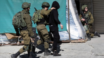   İsrail Askerleri Batı Şeria ve Doğu Kudüs’te 12 Filistinliyi Gözaltına Aldı