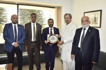 The delegation of the league meets the pakistani minister of education