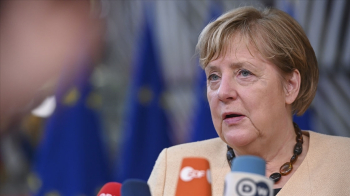 Merkel, Filistin-İsrail Meselesinde İki Devletli Çözümden Yana Olduğunu Yineledi