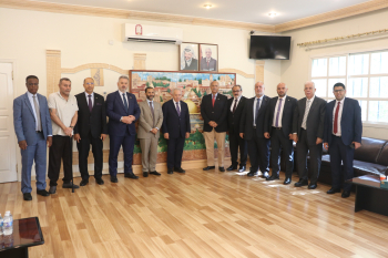 La délégation de la Ligue tient une réunion avec l'ambassadeur de l'État de Palestine au Qatar