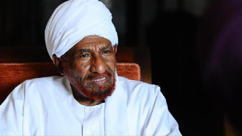 زعيم حزب "الأمة" السوداني يستنكر دعوة وزير بحكومة بلاده للتطبيع