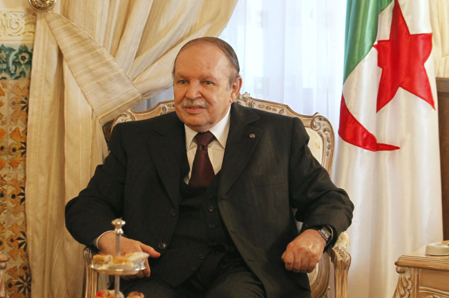 الرئيس الجزائري يشيد بالمصالحة الفلسطينية