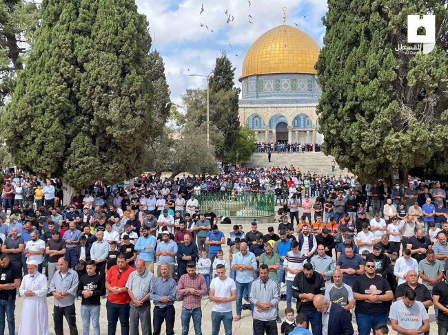 50 Thousand Worshippers Perform Friday Prayers in the Holy Aqsa Mosque