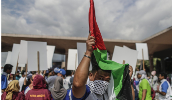 البرلمان الماليزي يطالب بالعمل الفوري على إيقاف جرائم الاحتلال وتقديم الدعم العاجل لغزة