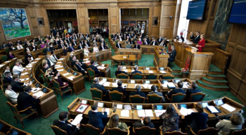 حزب بالبرلمان الدنماركي يتبنى عريضة تطالب الاحتلال بالإفراج عن الأسرى