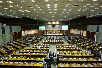 البرلمان الإندونيسي يدعو المجتمع الدولي لوقف الاعتداءات 