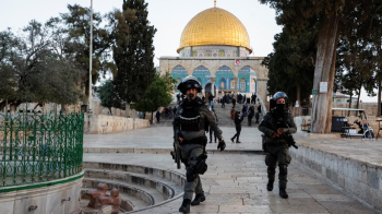 İsrail Polisi, Mescid-i Aksa’da cuma namazı kılmak isteyenleri yine engelledi