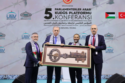 El domingo, la Liga de Parlamentarios por Al-Quds concluyó las actividades de su quinta conferencia parlamentaria internacional, 'Libertad e Independencia para Palestina', celebrada bajo los auspicios del Parlamento turco en Estambul.