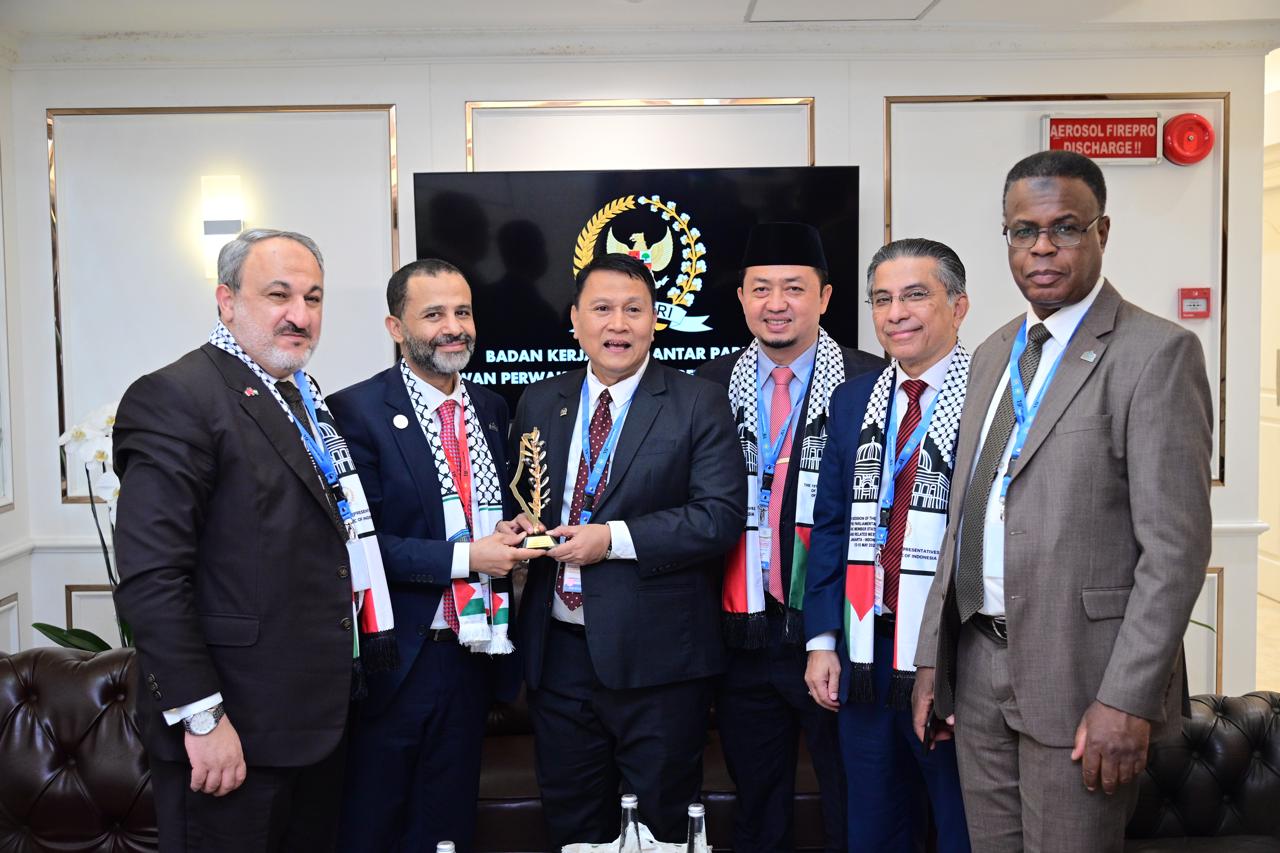 وفد الرابطة يلتقي رئيس لجنة التعاون بين البرلمانات في البرلمان الإندونيسي